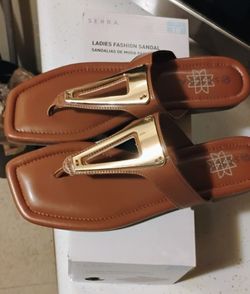 Sandals size 10... New