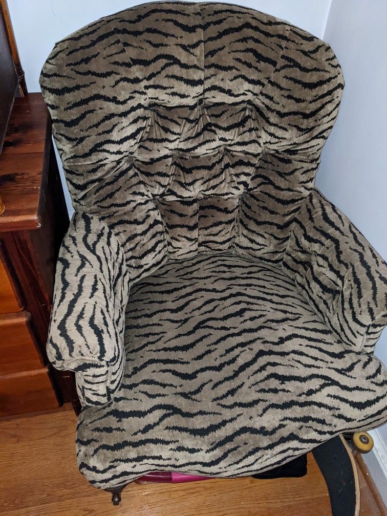 Armchair. Animal Striped. Soft. No Tearing Or Holes. Great Condition. $30. Pickup Only.