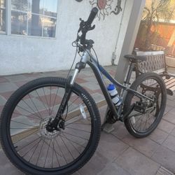 Cannondale Tango 4 Mountain Bike - Barely Used