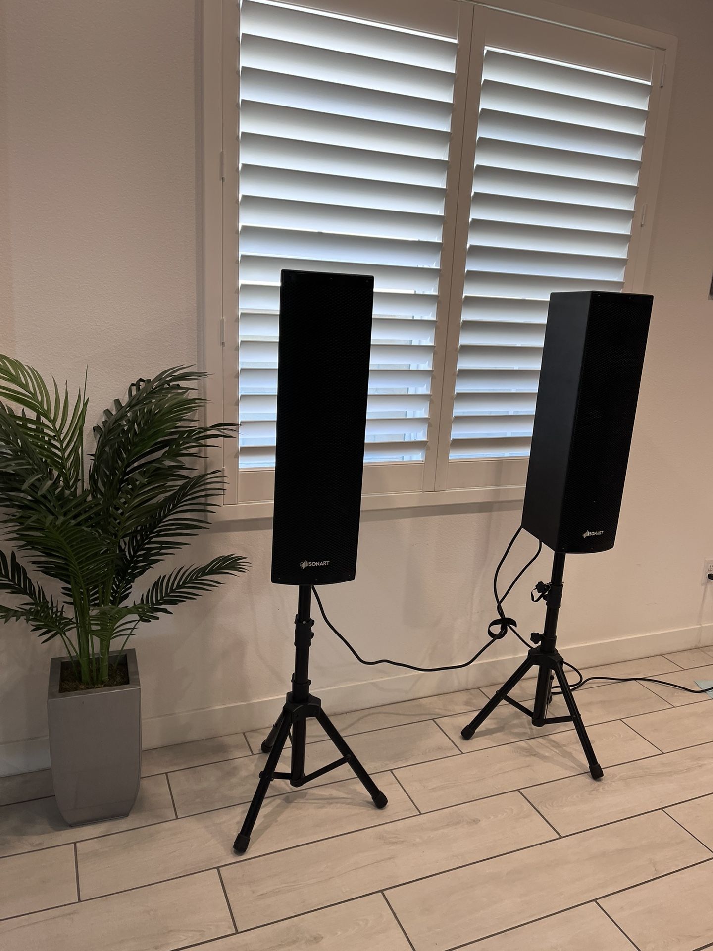 Sonart Blue Toot Sound System With Stands.
