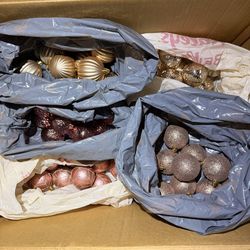 Christmas Holiday Ornaments and Decor Items