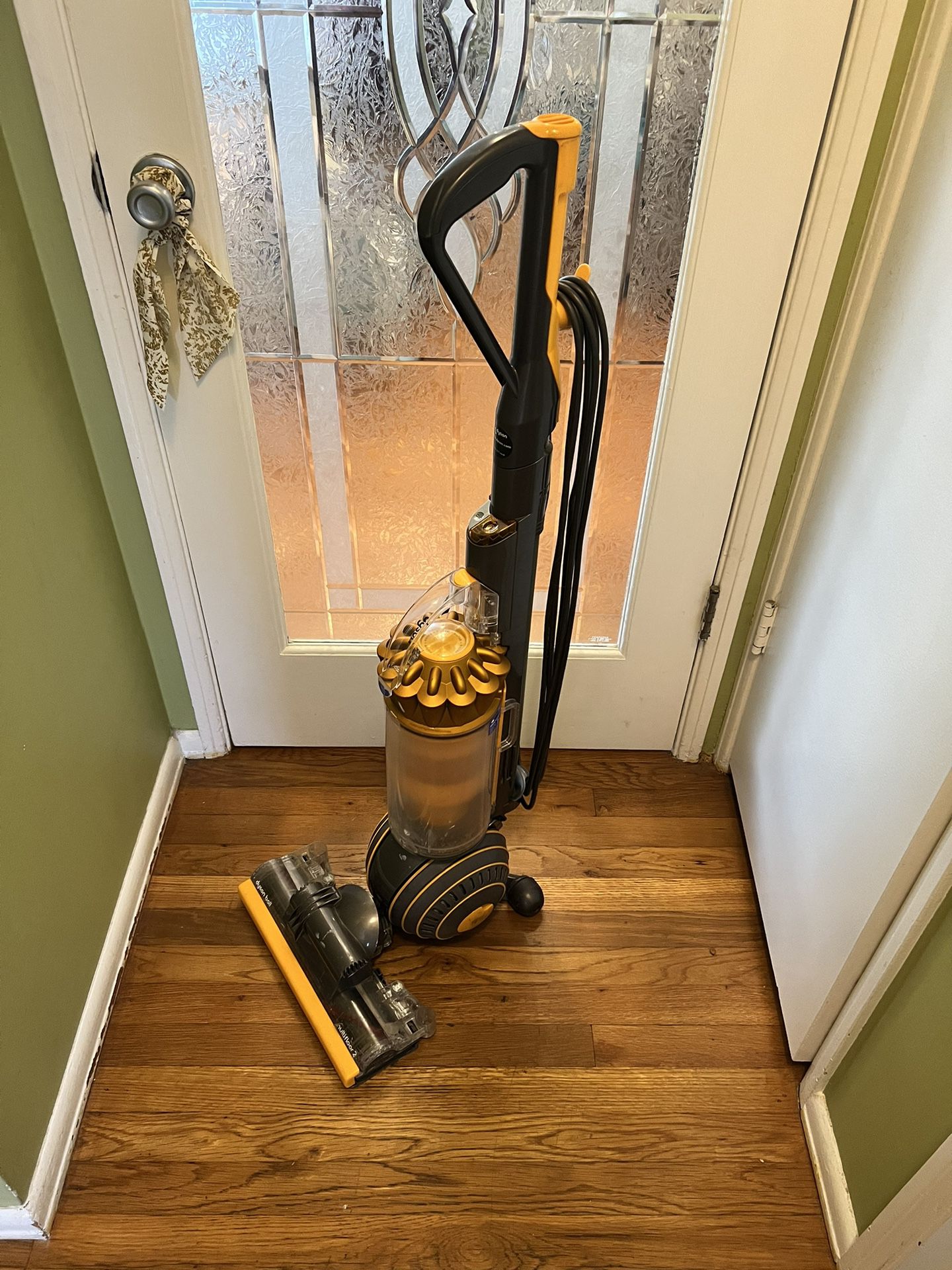 AVAILABLE - Dyson Ball Multifloor 2 Vacuum Cleaner - Model UP19