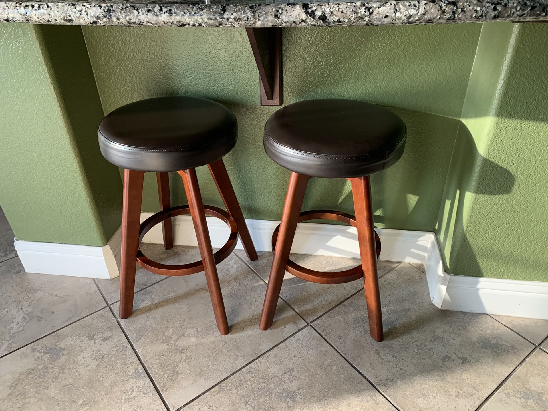 2 backless bar stools