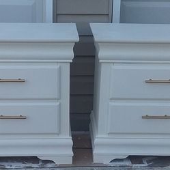 Gorgeous Matching Oak Night Stands with 2 Large Drawers
