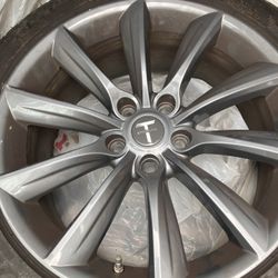 Set Pf Four Snow Tires For Tesla Model S 
