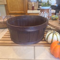 Smaller size buschel basket