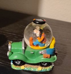 Vintage Disney Goofy Snow Globe