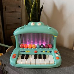 LIGHT UP TOY PIANO