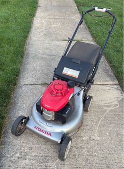 Honda Smart Drive Self Propelled Lawn Mower with Bag
