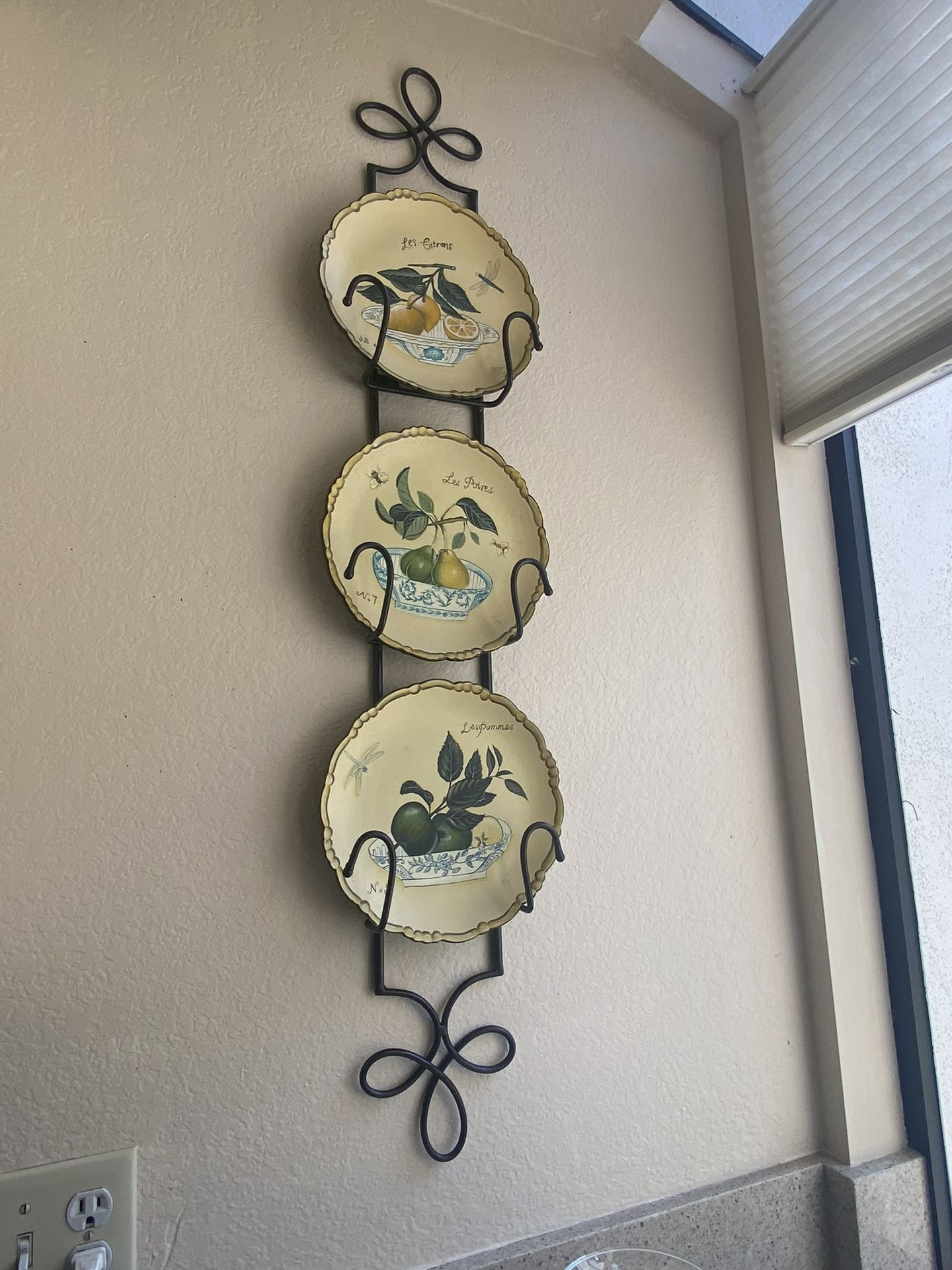 Collector Plates Decor