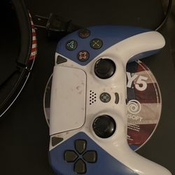 PS4 1tb  Black Headphones And 2 Controllers 