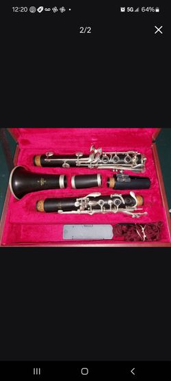 B flat wood clarinet in case