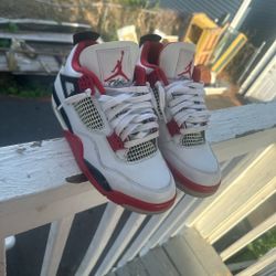 Air Jordan 4 Fire Red (2020) size 8