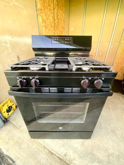 GE gas stove 4 burners black color  30”