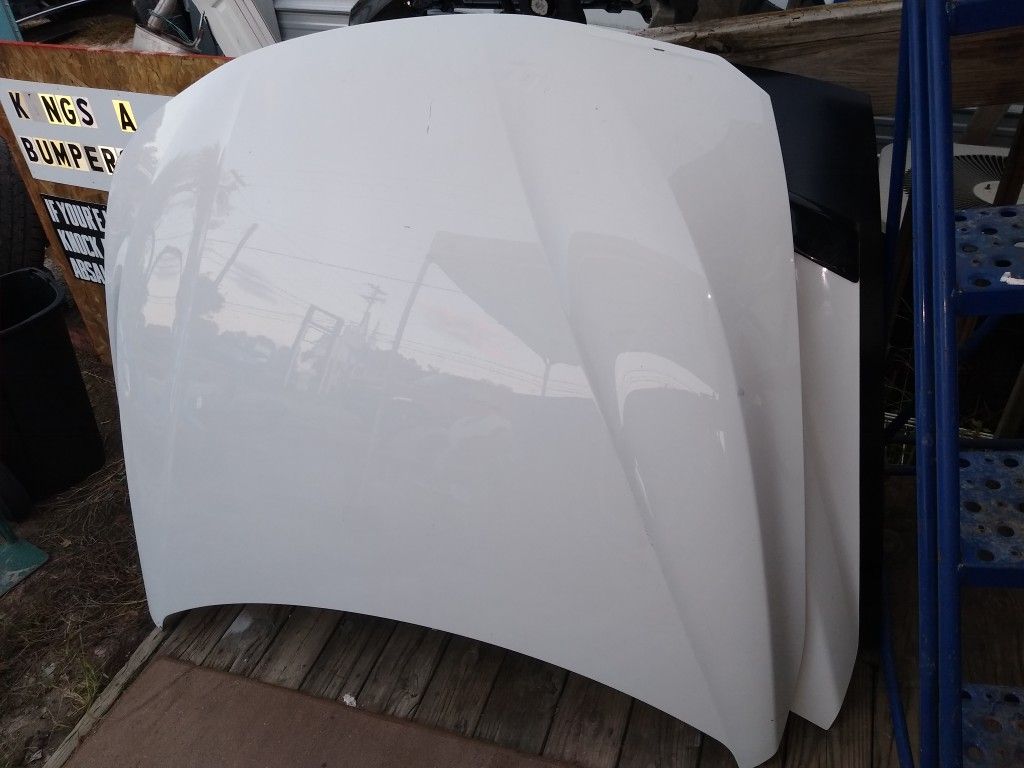 2020 BMW 3 and 4 series hood.