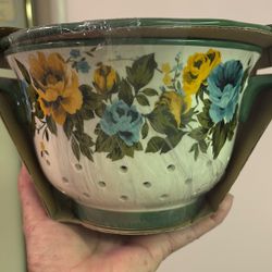 Pioneer Woman Small Colander, glass