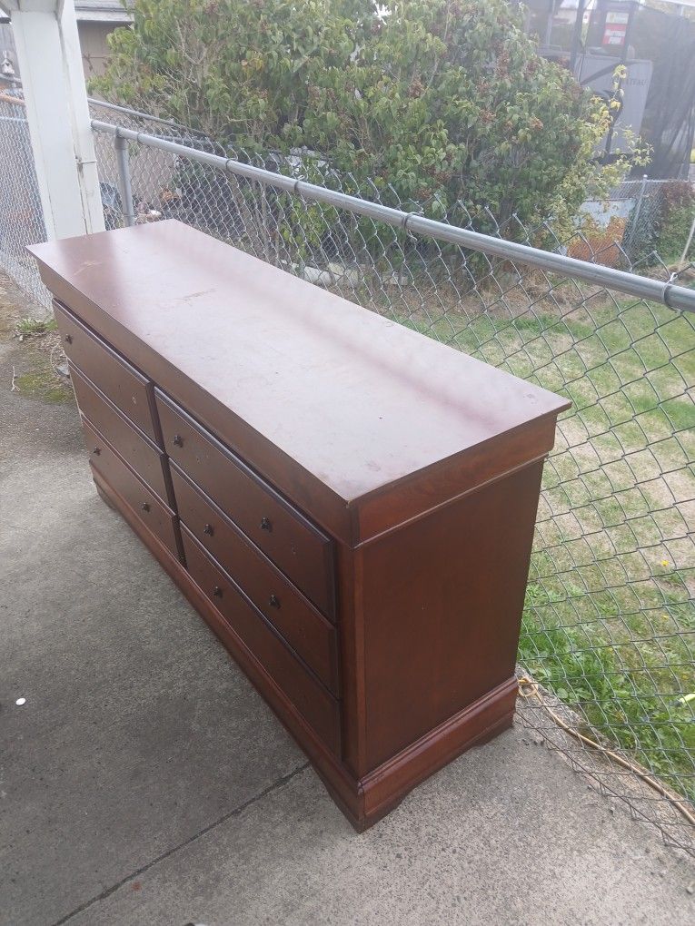 Free Dresser 