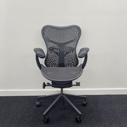 LIKE NEW HERMAN MILLER MIRRA 2 CHAIR, FULLY LOADED WITH LUMBAR SUPPORT! 🚚🚚DELIVERY AVAILABLE🚚🚚