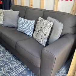Couch Clean And Comfy ( Ashley ) 