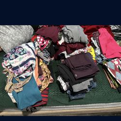 Women Clothing About 120 Pices Medium Size Shorts Skirts  Jeans Dresses Some Sweaters All For 80$