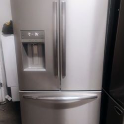 Frigidaire Refrigerator 36w 32d 79h 
