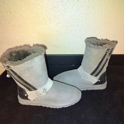 Used UGG W/Blaise glitter gray and black Boots ( size 5)