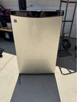 GE Mini Fridge Working