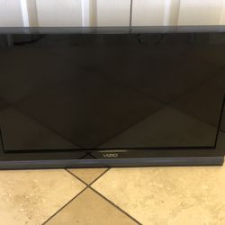 Vizio 32” LCD HDTV - Used