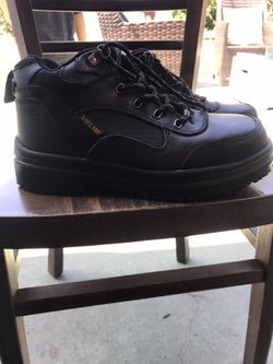 Botas de trabajo con cascillo muy cómodas no pesan hombre 6 mujer 7 y medio antiderrapantes