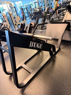 BUGE Hack Squat