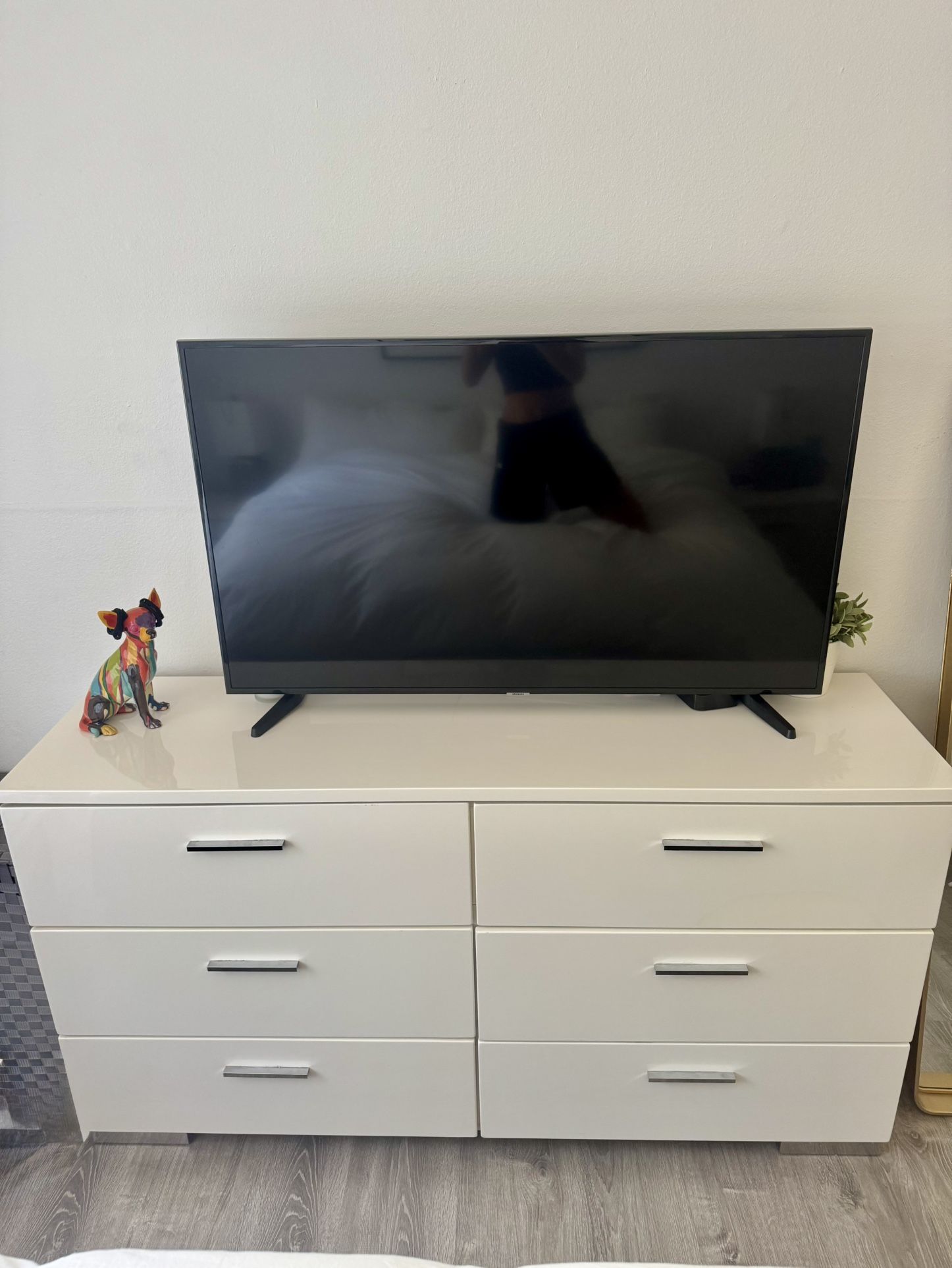 Matching White Modern Nightstands + Dresser – Good Condition
