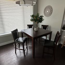 Height Dining Table and 4 Bar Stools Set