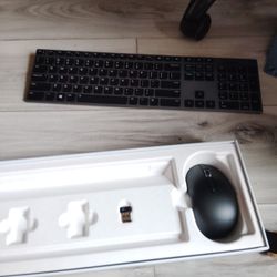 Dell Km717 Premier Wireless Keyboard and Mouse