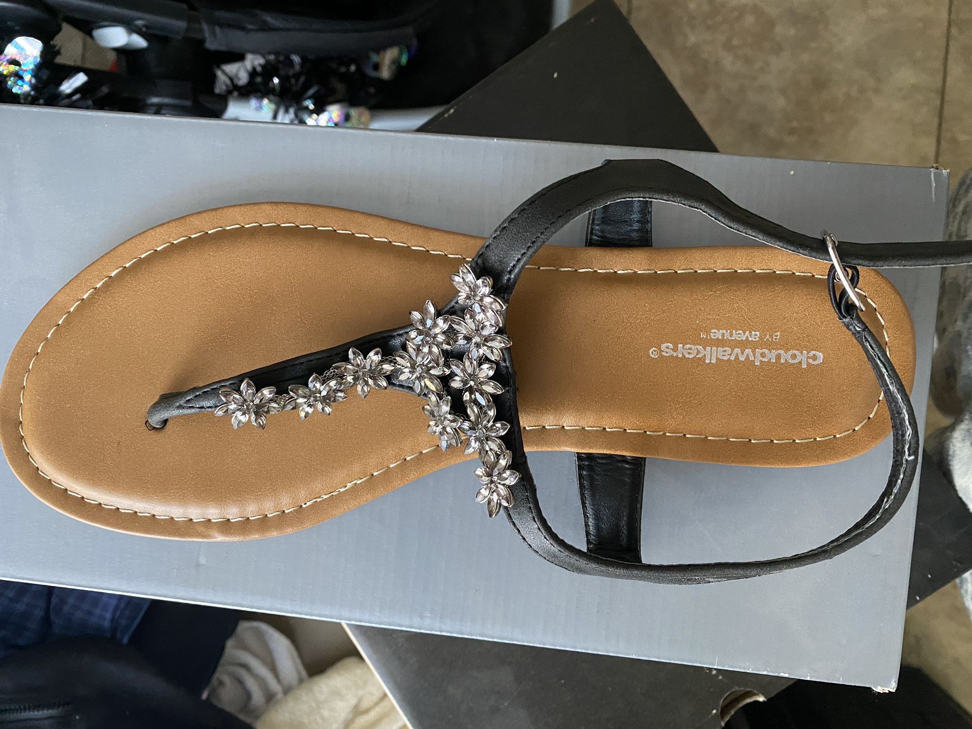 Size 11w Black Sandals