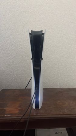 PS5 + 2 controllers