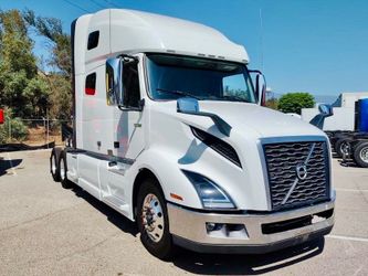 2024 VOLVO VNL760 - DOUBLE BUNK NEW REAR BRAKES - BIG FUEL TANKS