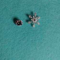 Shimmering Snowflake Tac Pin Rhinestone Silver Vintage Beautiful 