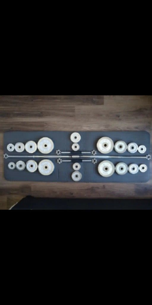 ADJUSTABLE DUMBBELLS AND BARBELL.