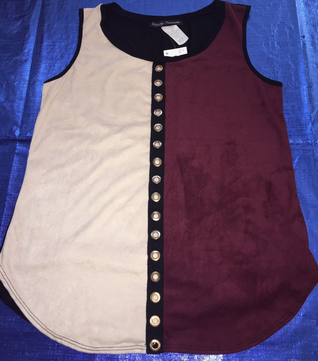 New Women’s Medium Size Sleeveless Shirt ~Measurements Listed!