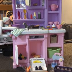 Very Clean, Kitchen, With Doll Set (see Description)