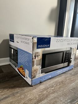 Insignia 2.2 Cu Ft Countertop Microwave