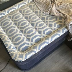 Mid Rise Air Mattress Build In Pump Twin Size 
