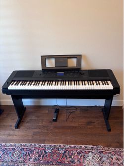 Yamaha DGX-660 88-Key Weighted Digital Piano - Perfect Condition