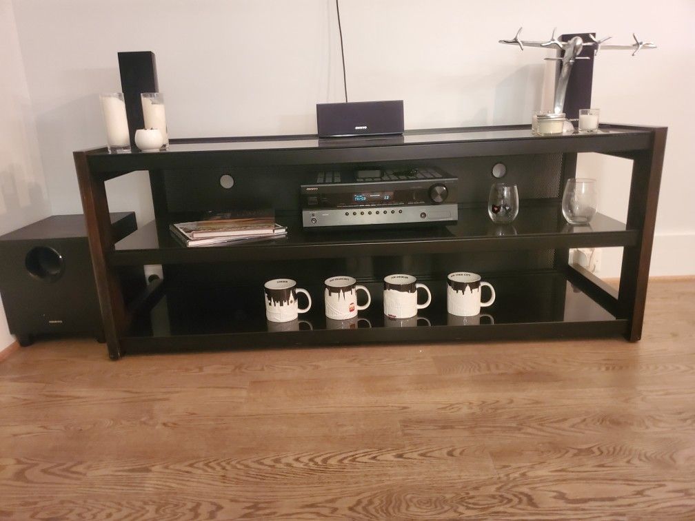Great looking TV stand in very good condition