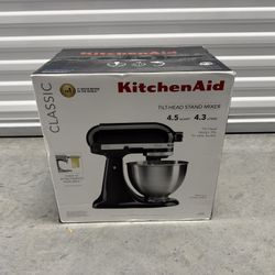 New! KitchenAid Classic Series 4.5-Quart Tilt-Head Stand Mixer, Onyx Black, K45SSOB