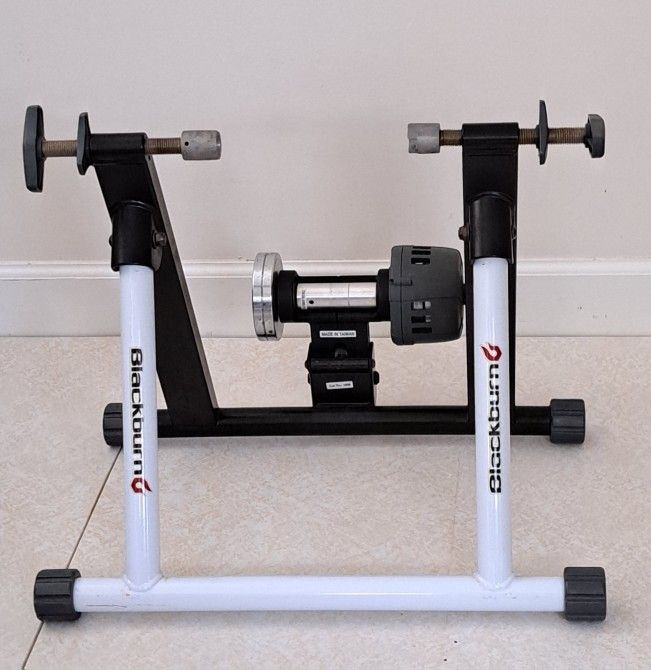 Blackburn TrakStand Indoor Outdoor Folding Bike Trainer 3 Magnetic Resistance