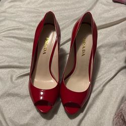 Size 7 Prada Patent Peep Toe Pumps Never Used 