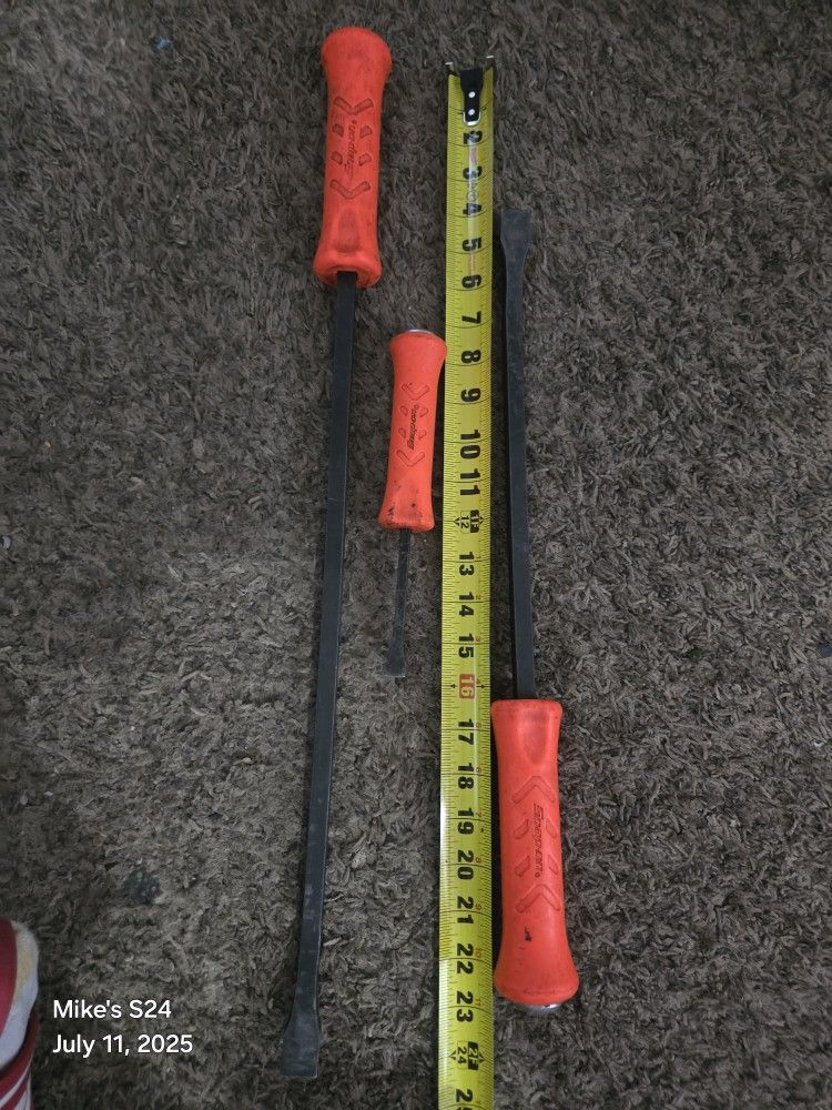 3 Snap-on striking Prybars