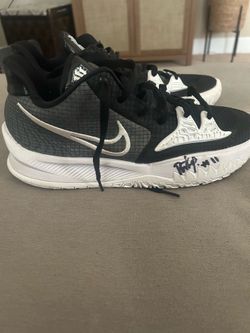 Kyrie low 4 signed by Payton Pritchard