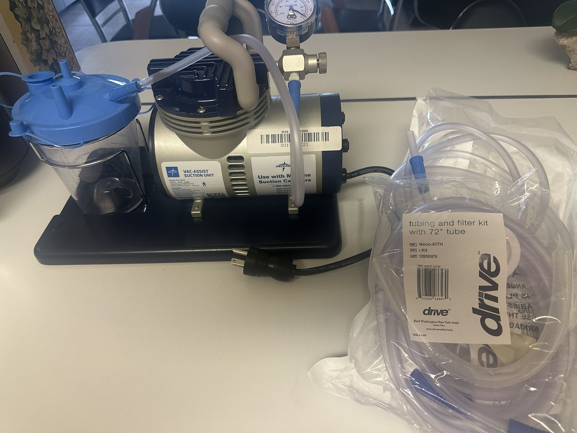 EQUIPO DE SUCCIÓN MÉDICA MEDLINE VAC-ASSIST + KIT NUEVO DE TUBO DRIVE